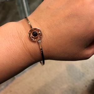 Bracelet 100 different languages of “I love you.”